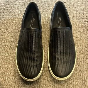 Women’s Ecco size 41 black slip on. Worn but in good condition
